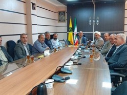 لقاء جمع من مدراء وكوادر الحج والعيادة في مدينة ميبد مع مدير الحج والعيادة